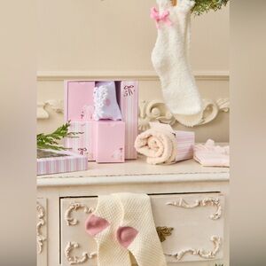 Altar’d State 5 days of socks advent gift box, adorable white and pink socks